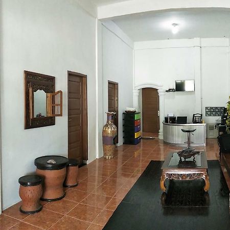 Kana Hasya Homestay "Rumoh Jamee" Meulaboh Екстер'єр фото